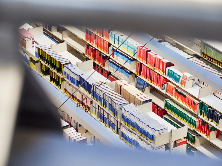 Bibliothek_MNL11-2020_gh_13.jpg Bibliothek_MNL11-2020_gh_13.jpg