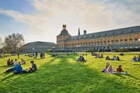 Studentisches Leben uni_sonnentag_110416_07.jpg