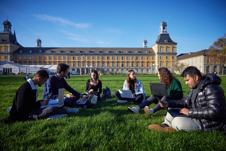 uni_vl_leihDerUniDeinGesicht_101122_345.jpg uni_vl_leihDerUniDeinGesicht_101122_345.jpg