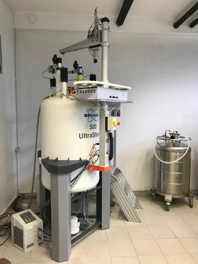 NMR_Bruker 500 MHz.jpg