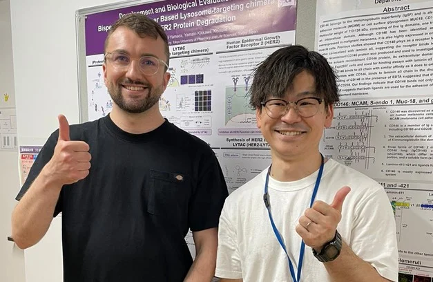 Dr. Hamada (rechts) und ich an meinem letzten Tag