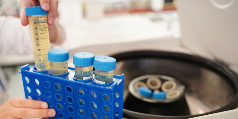Zentrifuge1.jpg Zentrifuge1.jpg